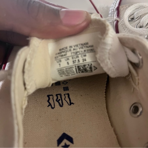 Converses - Picture 6 of 7
